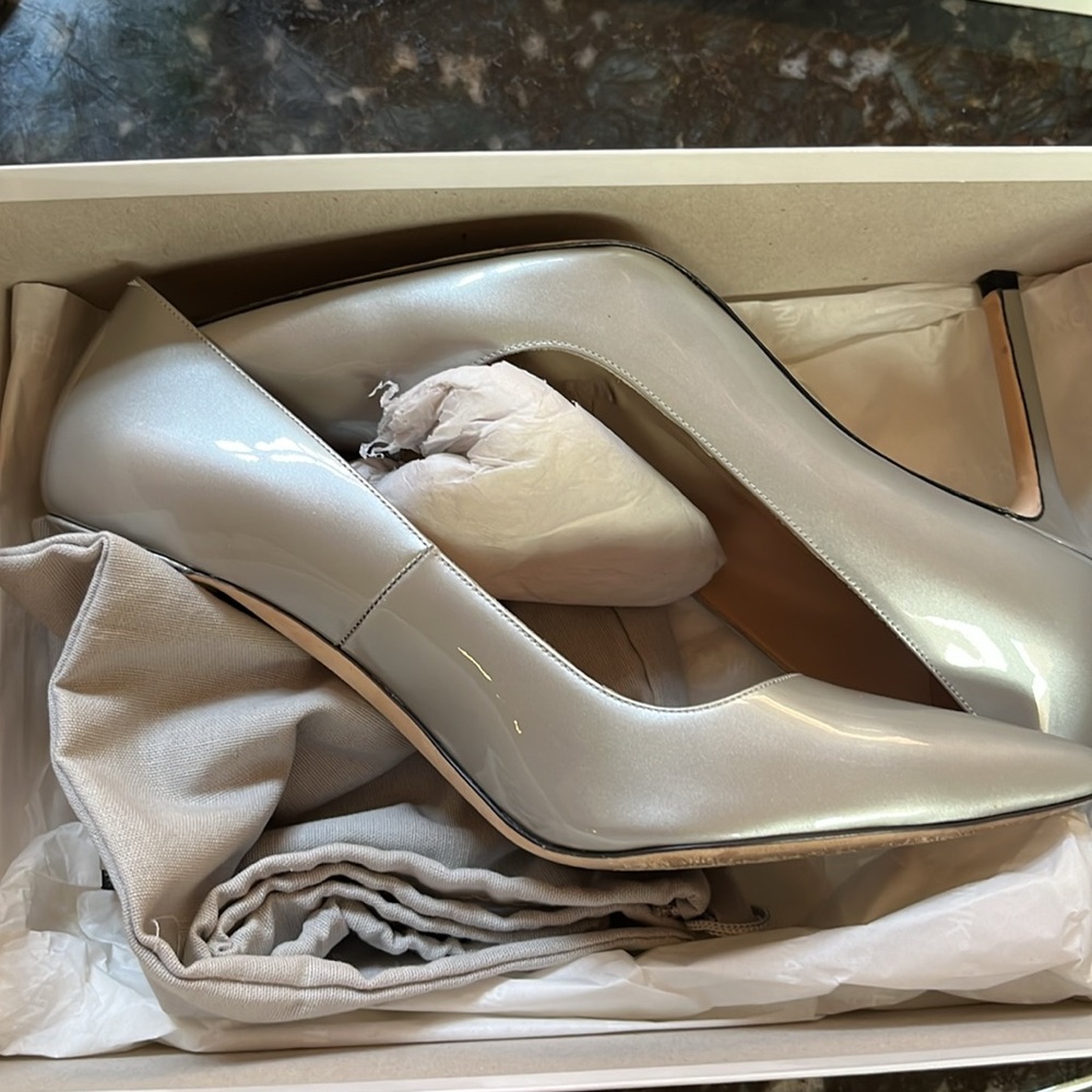 Manolo Blahnik Silver Patent Pumps Sz 7 - Picture 3 of 5